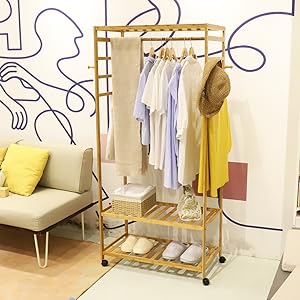 armoire ouverte bois