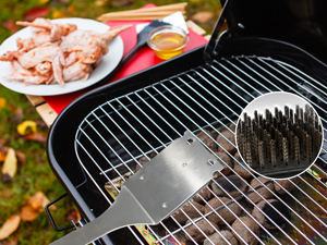 Grill cleaning brush