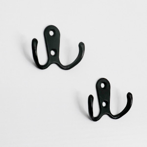 2 Hang Hooks