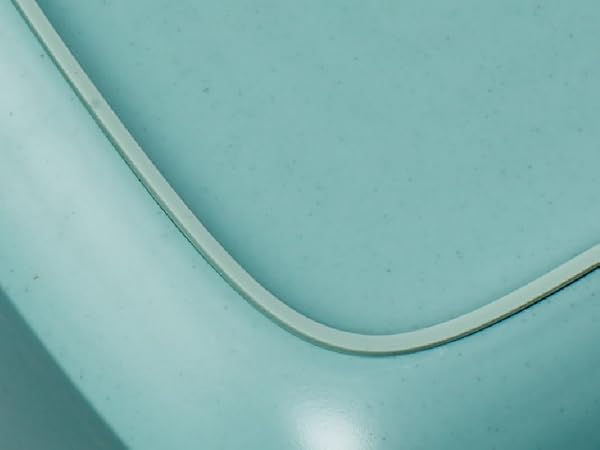 Non-slip silicone base. No noisy landings, no sliding on your countertops. 