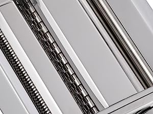 Sailnovo Pasta Machine Pasta Maker, 180 Aluminum Alloy Manual Pasta Roller with 9 Adjustable Thickness Settings and 2 Cutter, Perfect for Spaghetti, Fettuccini, Lasagna, or Dumpling Skins, Gift 17 Made with quality materials