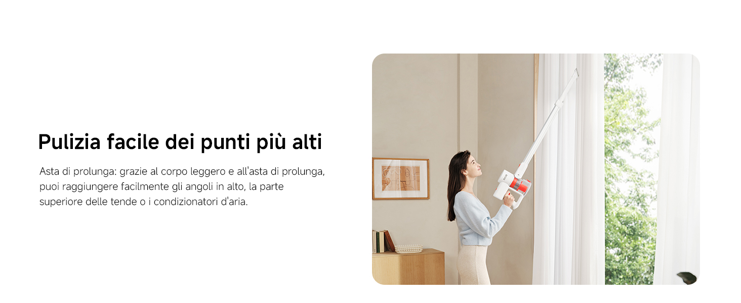 Il testo recita: 'Pulizia facile dei punti più alti'. Mostra una persona vestita di bianco che usa uno strumento di pulizia per raggiungere superfici alte.