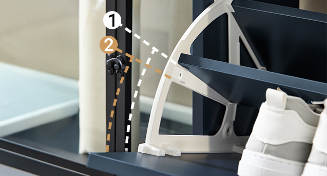 Ähnliche Ansicht wie Bild 5, zeigt weiße und schwarze mechanische Komponenten mit nummerierter Anzeige, die bestimmte Details hervorhebt.