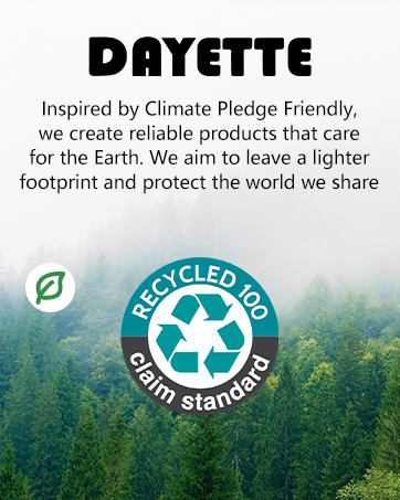 Miljøproduktbranding for 'DAYETTE' med genbrugscertificeringssymbol, grønt bladikon og missionserklæring om klimavenlige produkter mod skovbaggrund