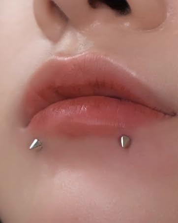 flat back curved labret