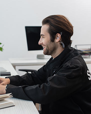 Earpiece for walkie talkie radio