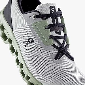 Amazon | [オン] ランニングシューズ クラウドストラトス (現行