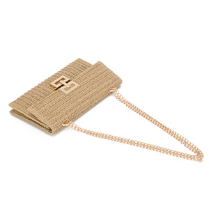 محافظ منسوجة للنساء