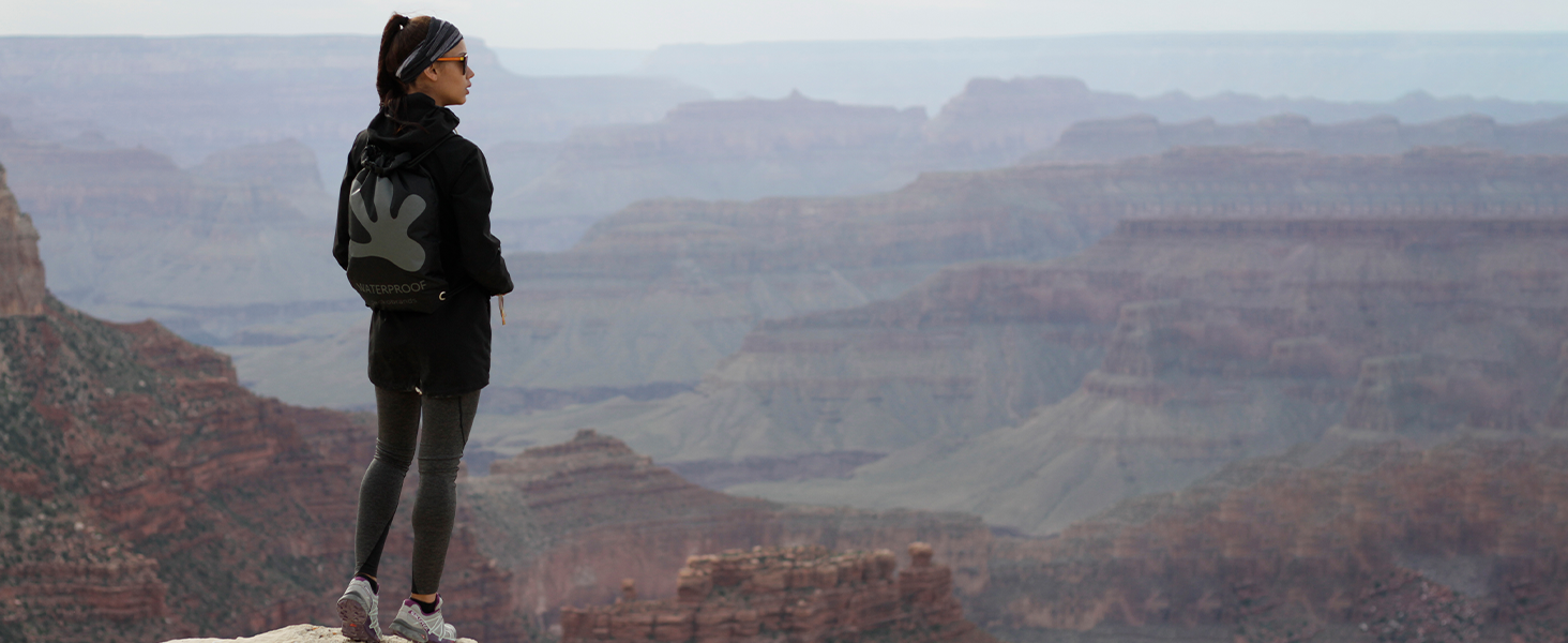 Girl with 10l drawstring backpack