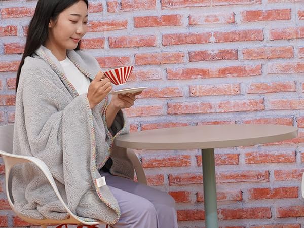 Amazon｜Lemon Bear 【おしゃれかがりヘム・ボタン付き・4ways】膝掛け