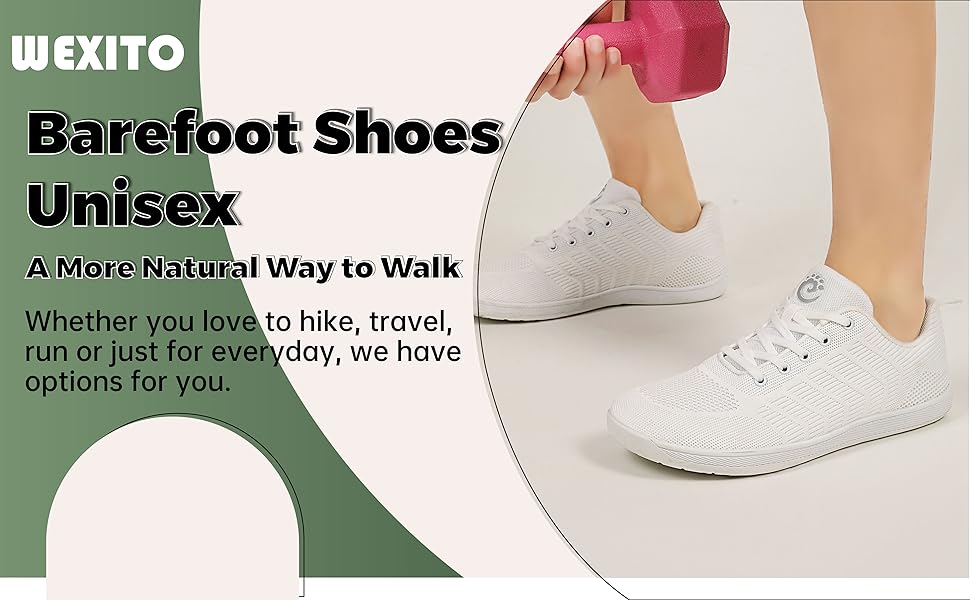 de punto blanco con suela texturizada, que muestra un diseño estilo descalzo. Los pies de una persona se ven con los zapatos puestos, lo que demuestra su