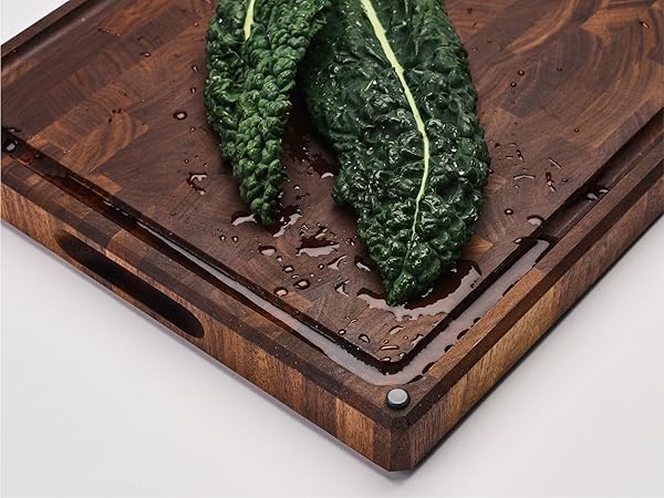 Our juice groove holds up to 3.5 oz of liquid to prevent water, juice, and grease from overflowing.