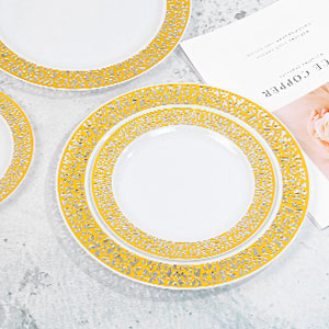 plastic dinnerware