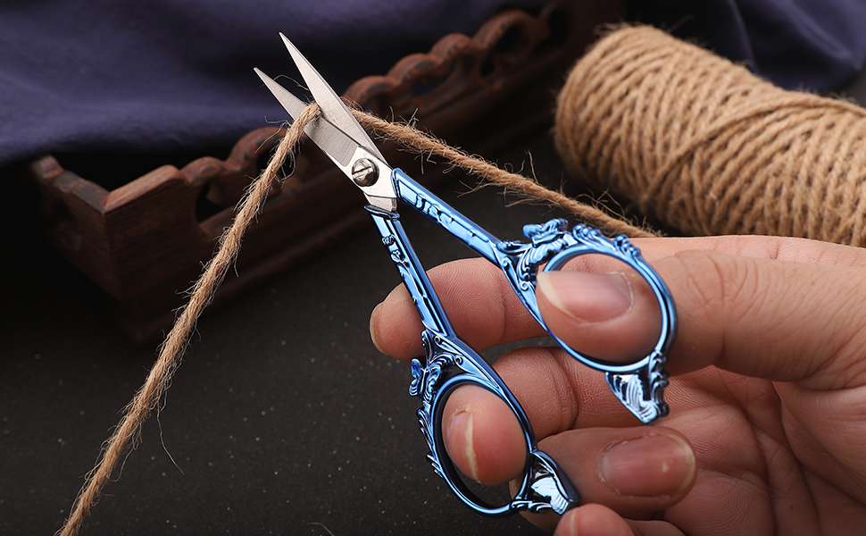 HITOPTY Sewing Embroidery Scissors with Sheath, 4.7in Sharp