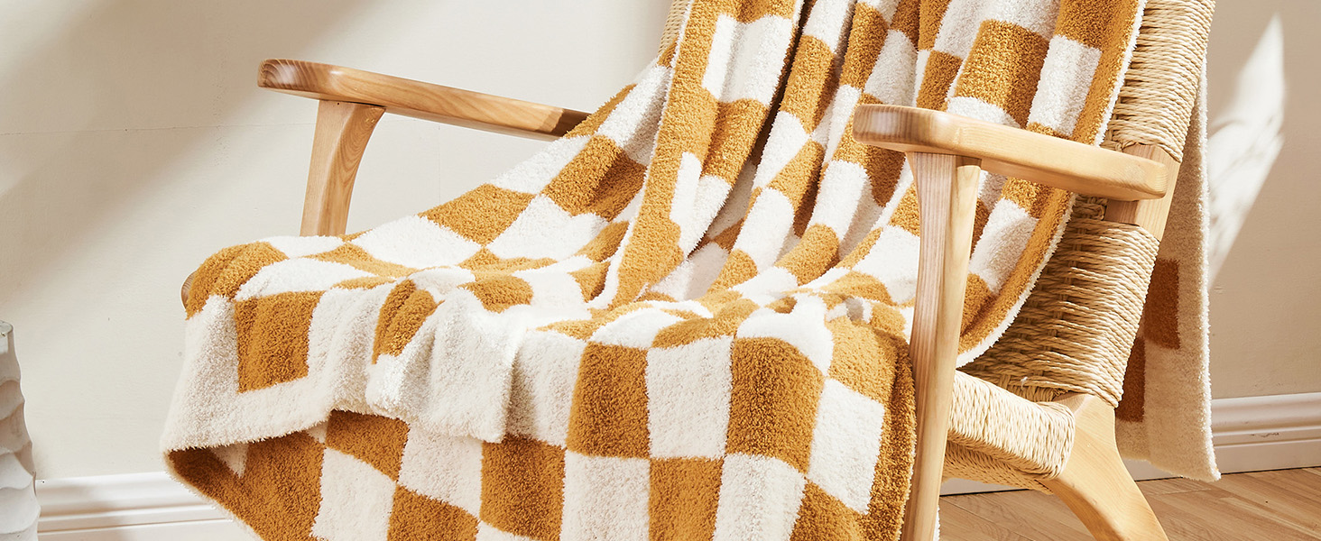 CozeCube Checkered Blanket, Ultra Soft Cozy Pink Checkered