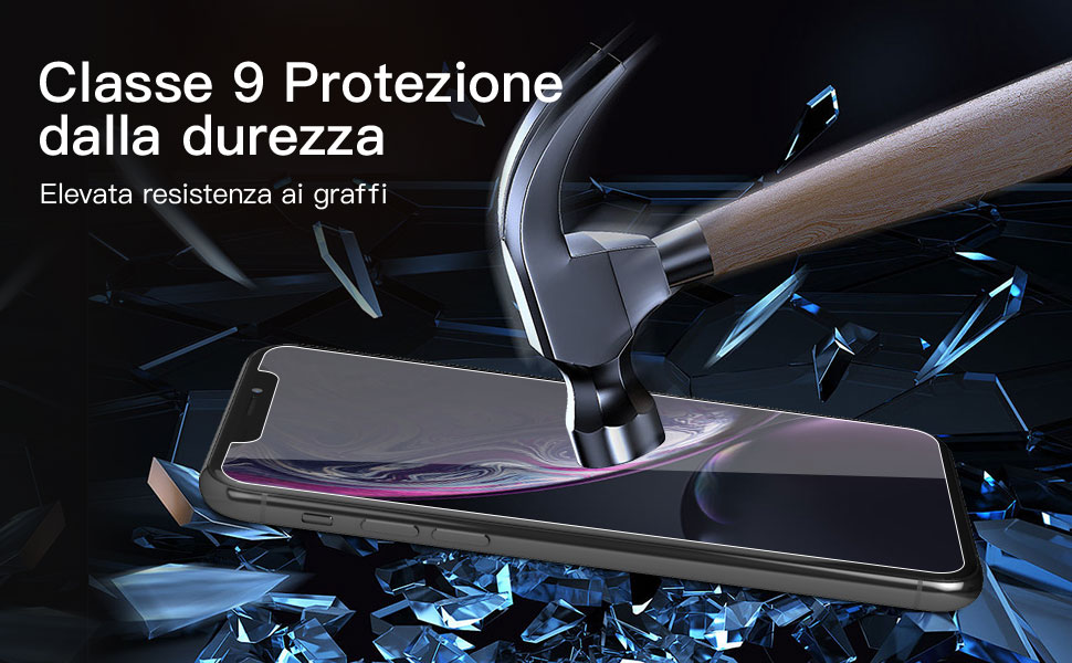 Dimostrazione della protezione dello schermo per smartphone. Schermo del telefono protetto da Hammer Striking. Testo in italiano: 'Classe 9 Protezione dalla durezza'