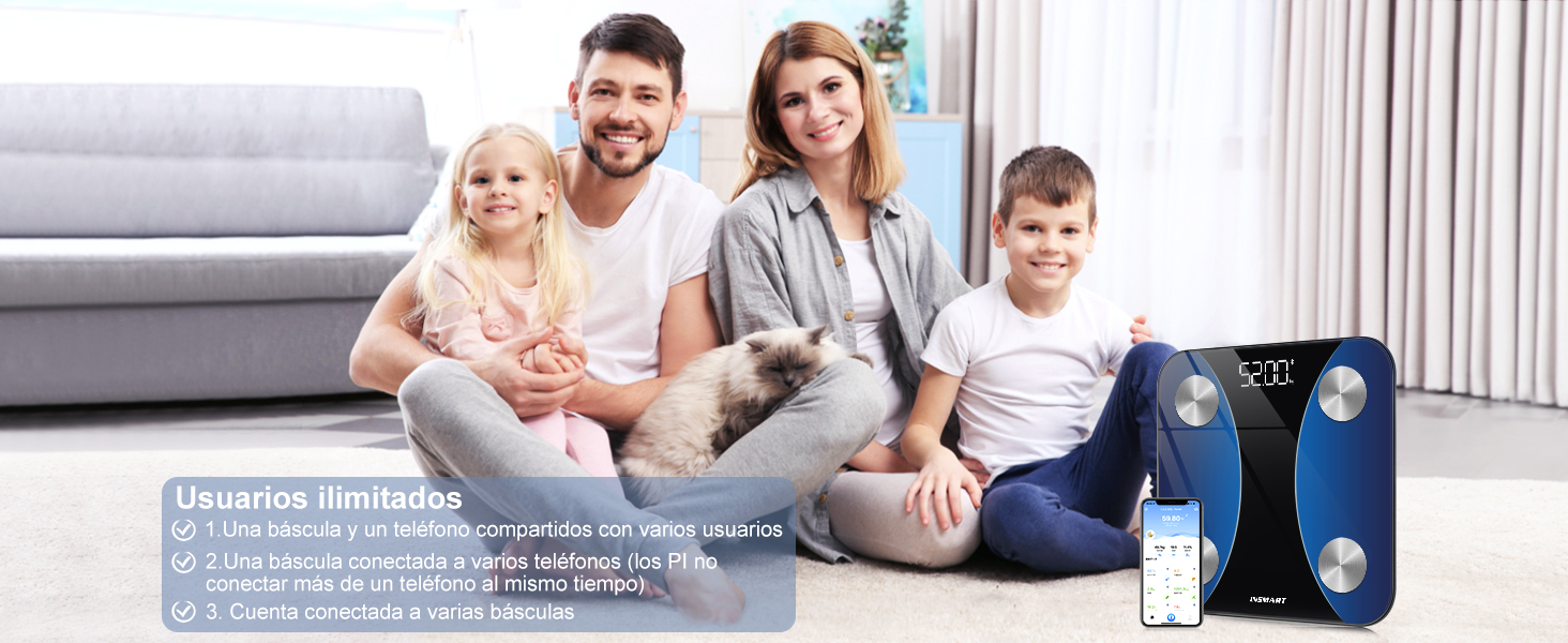 Escena de sala de estar con un sofá gris y una tarjeta promocional que muestra la información del producto y los detalles de la interfaz de la aplicación.