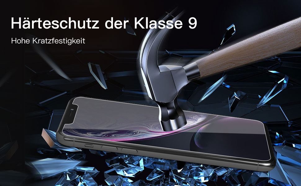 Ein Hammer trifft auf einen Smartphone-Bildschirm und zerschmettert Glas an der Aufprallstelle. Der deutsche Text weist auf einen Härtegrad der Klasse 9 mit hoher Kratzfestigkeit
