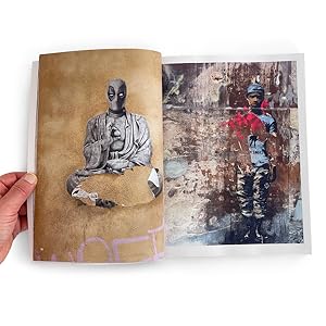 (珍しい本) BANKSY - Bäst Revolucion de Papel Awesome Poster Silkscreen - Soviet Banksy Stencil Poster