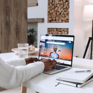 How to Set Up and Run a Successful Airbnb Business: Outearn Your Competition with Skyrocketing Rental Income and Leave Your 9 to 5 Job Even If You Are ... Hosting & Real Estate Investing Strategies) 6 Woman working on laptop for her Airbnb business