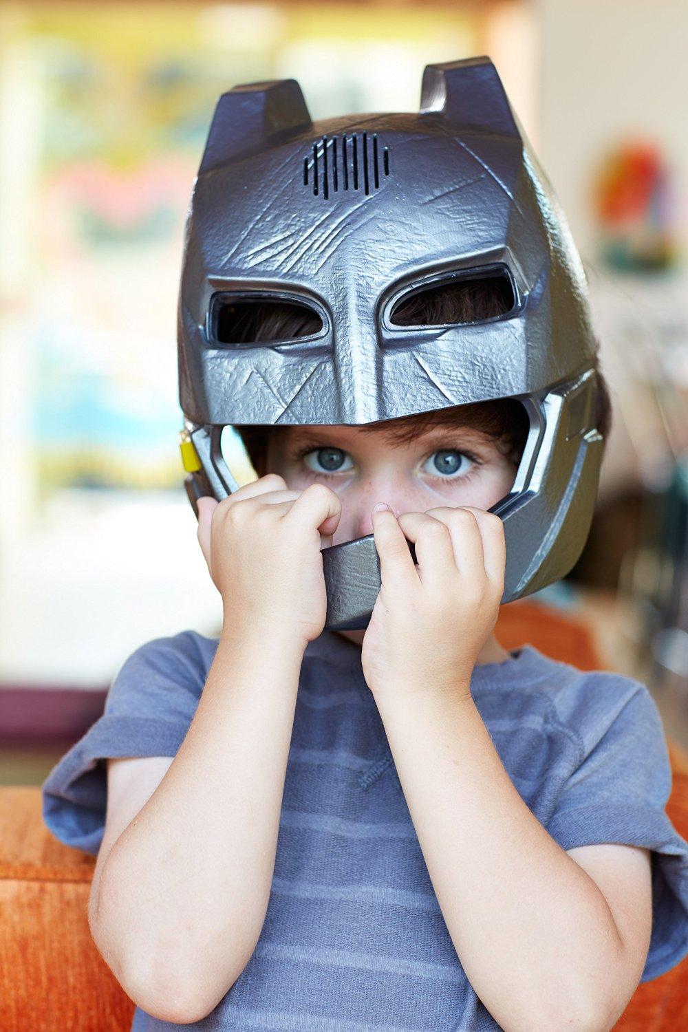 Mattel Batman v Superman Dawn of Justice Batman VoiceChanger Helmet Toys & Games Mattel Batman v Superman Dawn of Justice Batman VoiceChanger Helmet Toys & Games