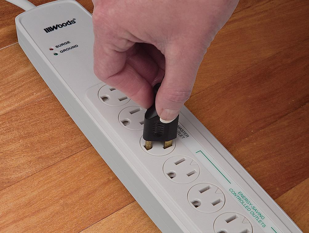 Woods 041708 8Outlet Electronics EnergySaving Surge Protectors, 6Feet Cord, White Amazon.ca
