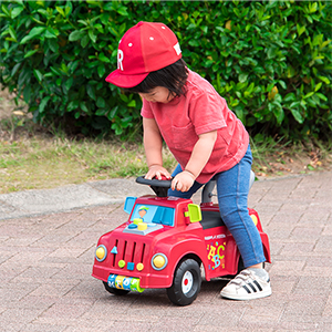 Amazon Radio Flyer ラジオフライヤー ティンカートラック Tinker Truck 604 足けり乗用玩具 知育玩具 歩行練習 ハンドル付 プッシュボタン シート下収納 乗用玩具 おもちゃ Amazon Radio Flyer ラジオフライヤー ティンカートラック Tinker Truck 604 足けり乗用玩具 知育玩具 歩行練習 ハンドル付 プッシュボタン シート下収納 乗用玩具 おもちゃ