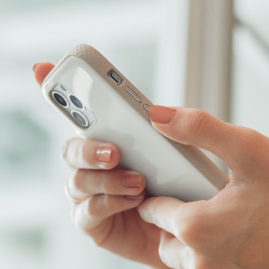 Amazon.com: Moshi iGlaze Hardshell Case Compatible with iPhone 12