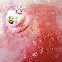 bomb cosmetics all that glitters fizzing bath blaster bomb