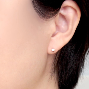 一粒ピアス