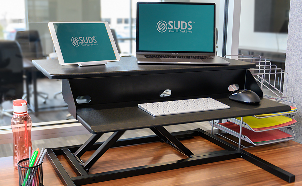Stand Up Desk Store AirRise Pro Soporte convertidor de computadora de