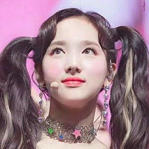 人気のK-POPアーティストアイドルグループTWICE（トゥワイス）のナヨンが着用しているデザインのピアスになります。