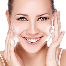 Lavare il viso sapone