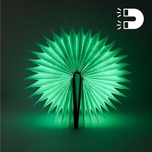 La lámpara de libro con luces de colores tiene un imán para que se pueda plegar