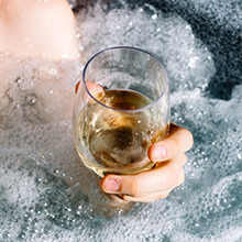 unbreakable stemless glass in hot tub