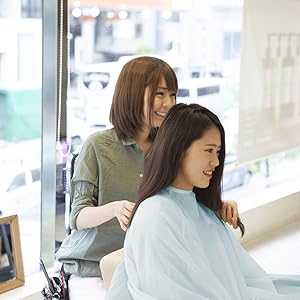 Amazon Co Jp 調整および進化したバージョン ヘアーエプロン 散髪マント 散髪ケープ ファミリー理髪 折りたたみ式 防水加工 ファッション