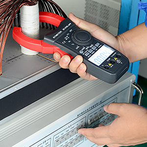 Both AC/DC volt ampere clamp meter It can accurately measure DCV up to 0.1 m volts, ACV up to 1 m volts; DC/AC current up to 0.1 A; Resistance up to 0.1 Ohm. Equipped with "REL" button for zeroing for magnetic environments to ensure you get accurate readings anytime, anywhere.