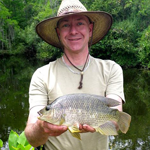 Mehrgelenkiger, langsam sinkender Angelköder ist eines der besten Accessoires in Ihrer Angelkiste.