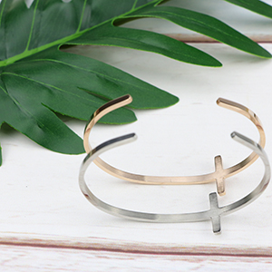 Cross bracelet 