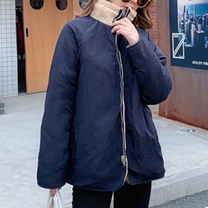 その日の気分で、表裏どちらも着られる、 リバーシブルボアジャケット。 フロントジップが、モコモコ、あったかかわいい。