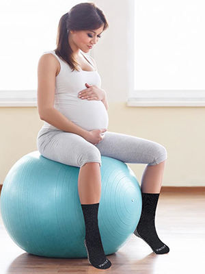 PREGNANT WOMEN CREW SOCKS