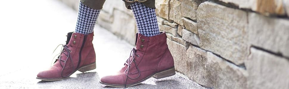 houndstooth patterned socks