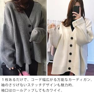 手首にもさりげなくスリット 首元はあったかハイネック