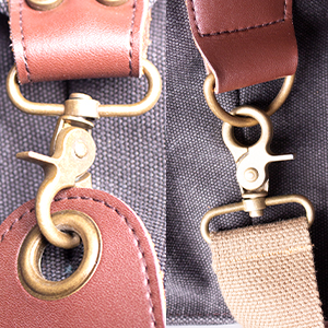 Cinturino regolabile con chiusura in metallo