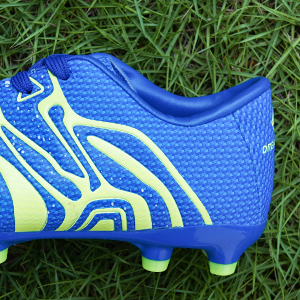 Synthetic upper and PU lining offers comfort and maximum durability.