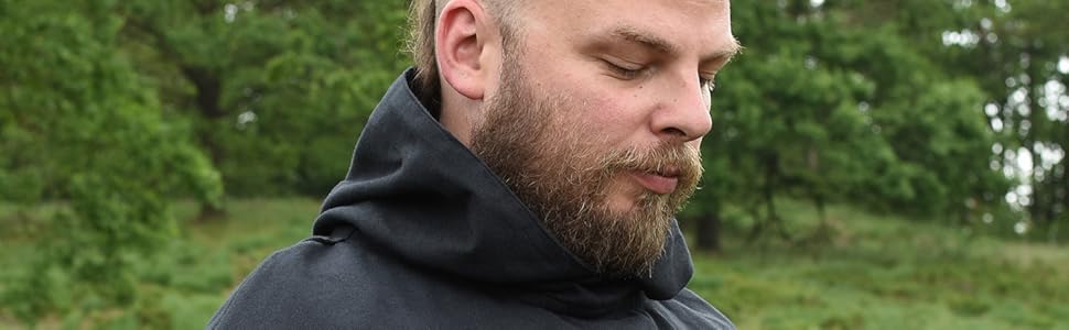 Mönchskostüm mit Kapuze.