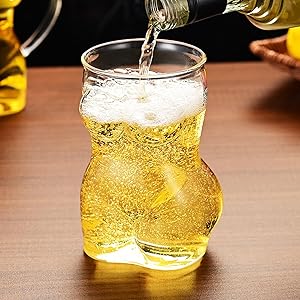 ボヘミアガラス　ビールを持つ主人 ビールジョッキーを持つ人形 ボヘミアガラス ビアジョッキ