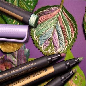 様々な用途のデコレーションに適用できる。メタリックマーカーペンです。