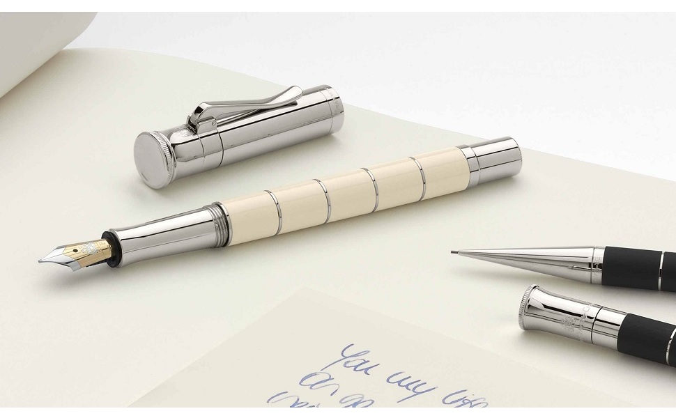 新品未使用】クラシックコレクションアネロアイボリーボールペン