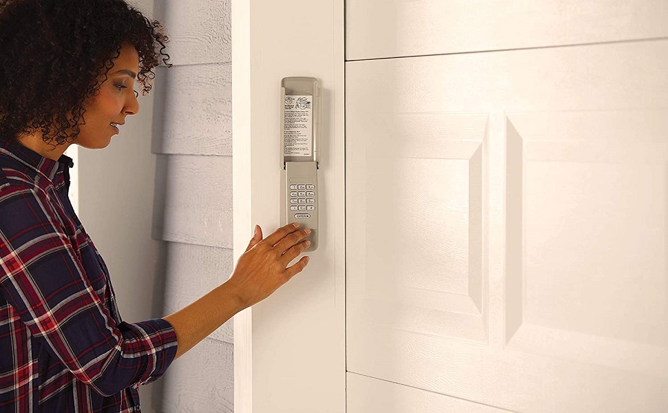 CRAFTSMAN 1/2 HP Smart Garage Door Opener myQ Smartphone Controlled